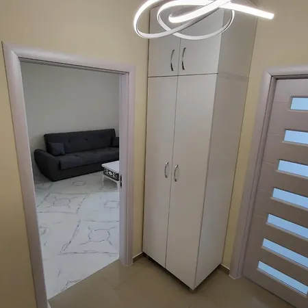 דירה El-em Apartments-в-301